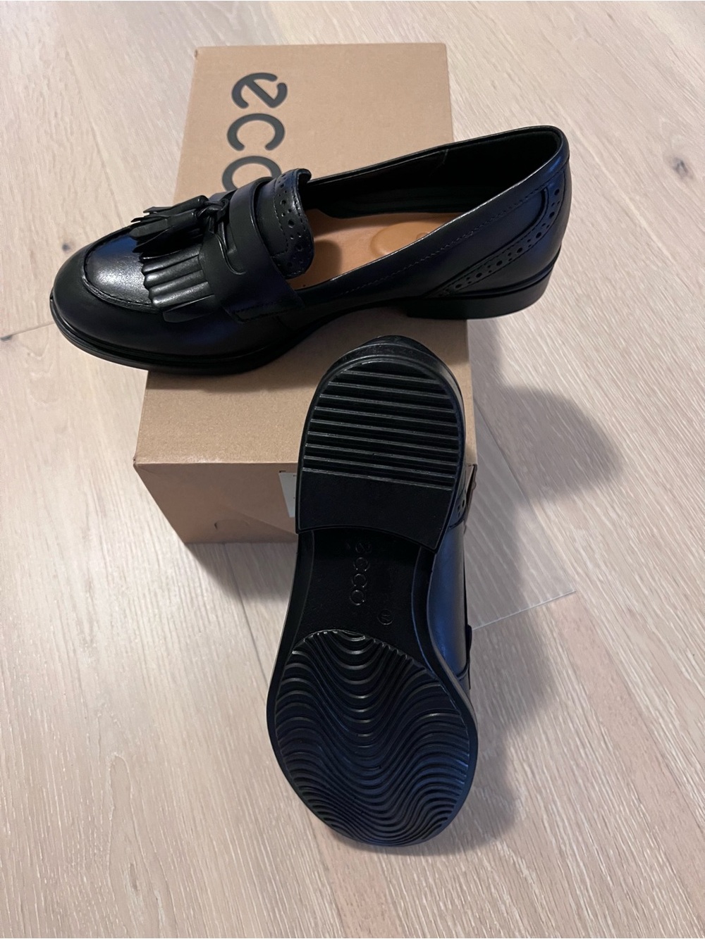 Ecco Black Leather Tassel Kiltie Loafers for Women